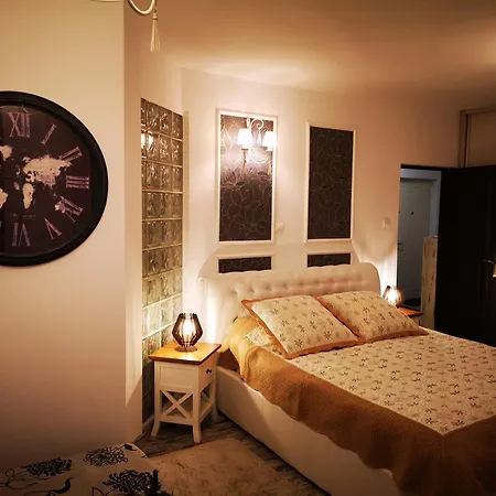 Escala Deluxe Apartment *